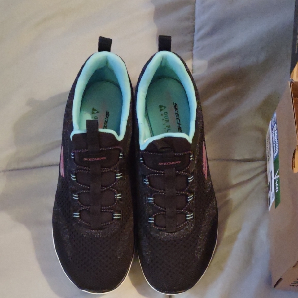 BRAND NEW - Skechers Black and Turquoise Slip Ins